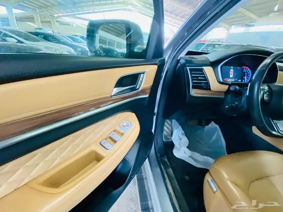 ام جى RX8 2022 10