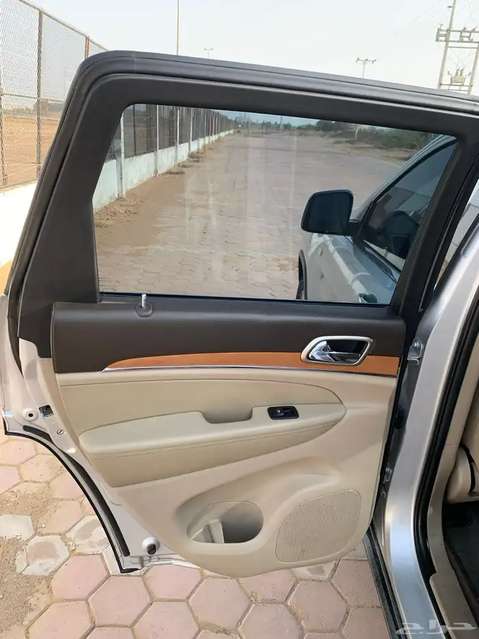 جراند شروكي 2011 فل كامل 13