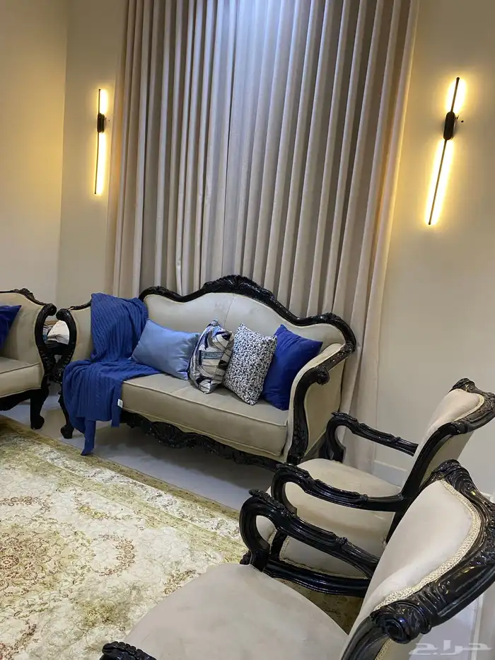 كنب جديد استخدام 4 شهور مع طاولة كبيره 3