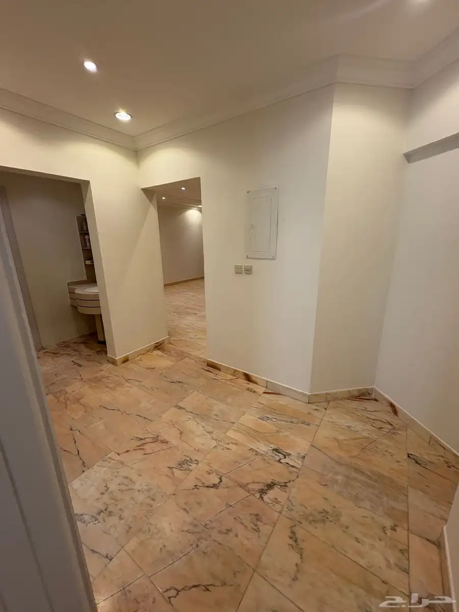 فله للإجار حي العليا مع مسبح Villa for rent w 8