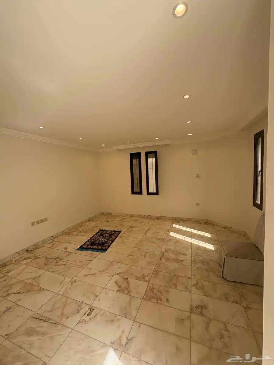 فله للإجار حي العليا مع مسبح Villa for rent w 5