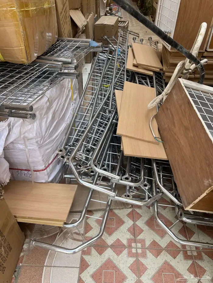 ارفف لعرض البضائع في المحلات 1