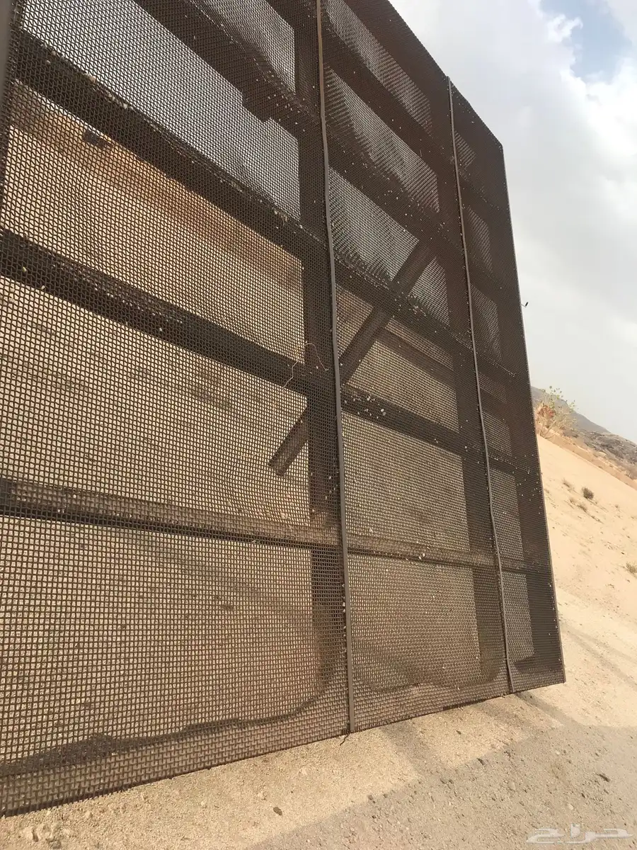 شبك غربال للبطحاء بحالة ممتازه كان يعمل عليه شيول كبير 2