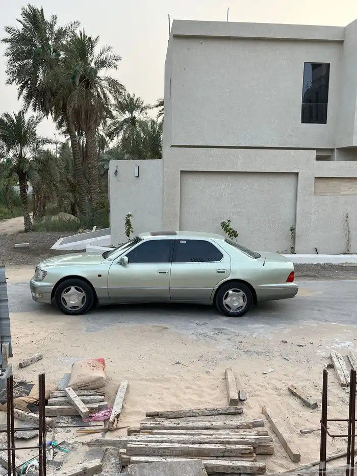 للبيع لكزس 400 LS 19