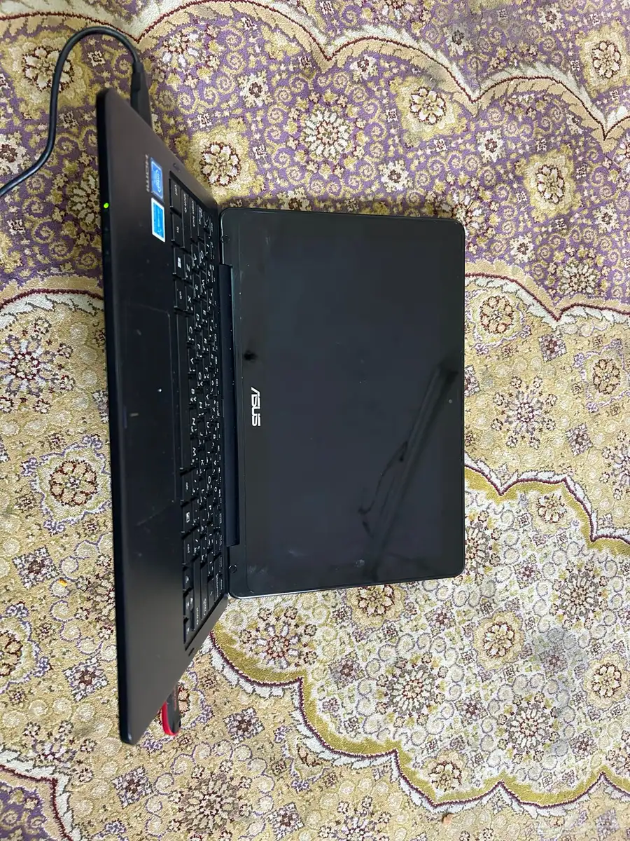 لابتوب اسوس حجم صغير بحالة ممتازة جدا  يعمل بلمس وقابل لطي 3
