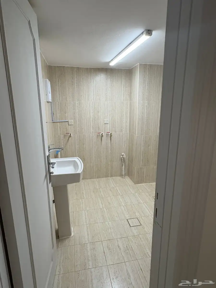 فله للإجار حي العليا مع مسبح Villa for rent w 26