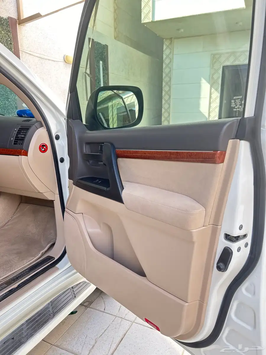 لاندكروزر gxr3ستين عام موديل 2015 20