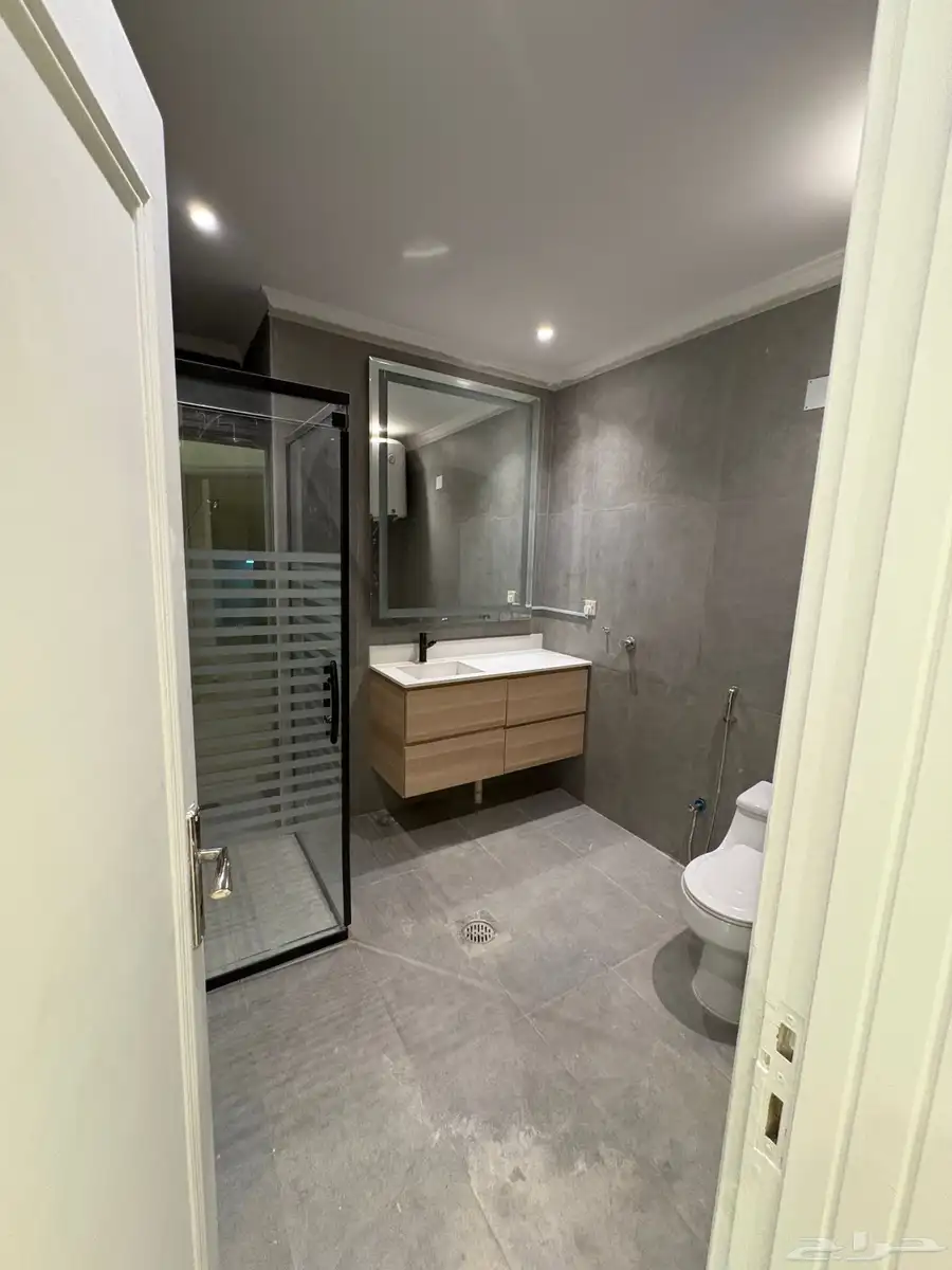 فله للإجار حي العليا مع مسبح Villa for rent w 18