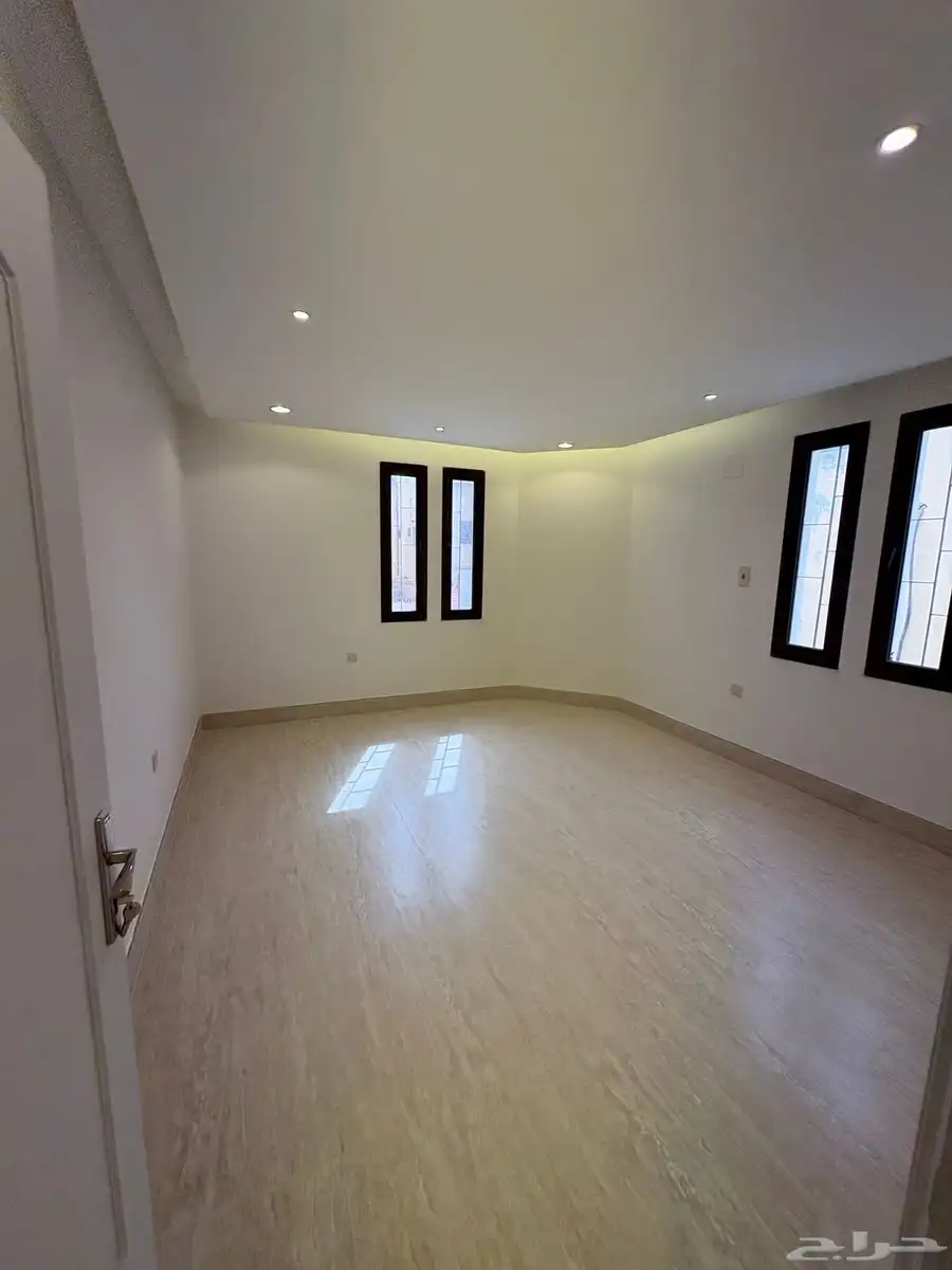 فله للإجار حي العليا مع مسبح Villa for rent w 24