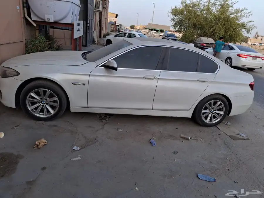بي ام دبليو 520i 1