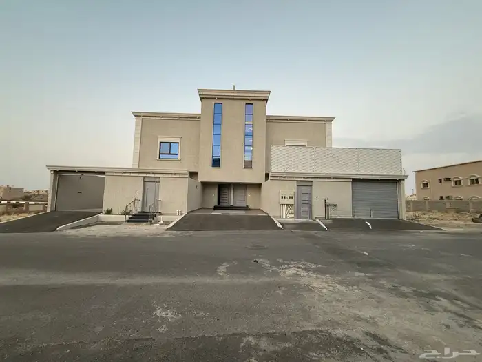 للبيع روف علوي مع الملحق بموقع مميز بشمال الخميس بسعر صيدة 1