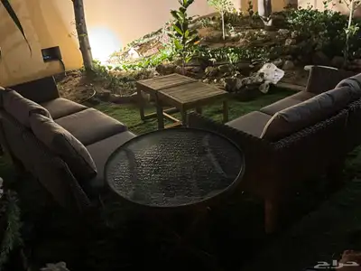 جلستين خارجيه طاولات زجاجيه طاولات خشب كراسي بلاستيك 0