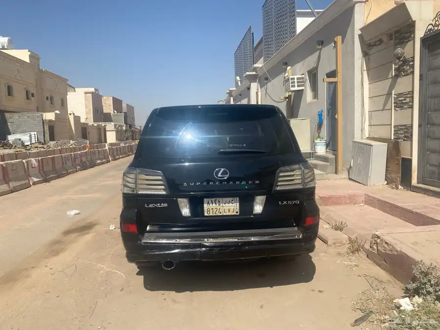 جيب لكزس LX570 أسود 2