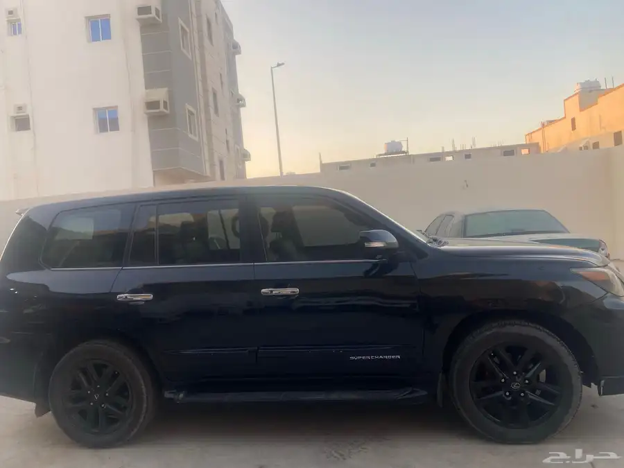 جيب لكزس LX570 أسود 13