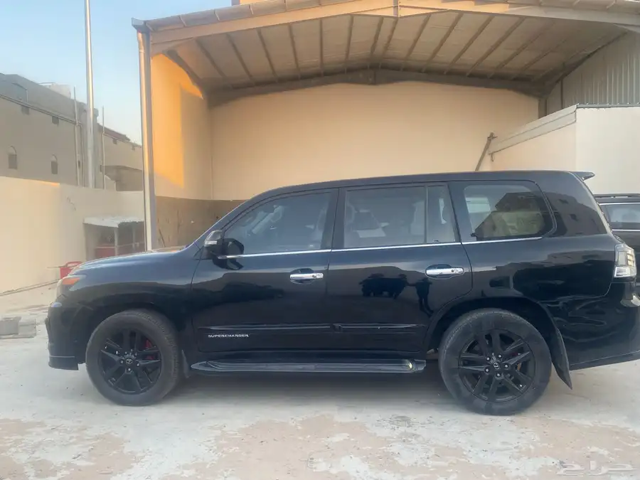 جيب لكزس LX570 أسود 11