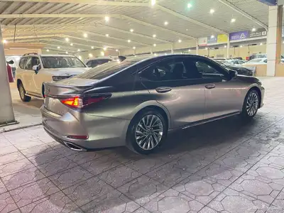 لكزس ES 350 سعودي موديل 2024 مستخدم ماشي 26 11