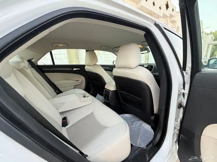 كرايزلر C300 2021 25
