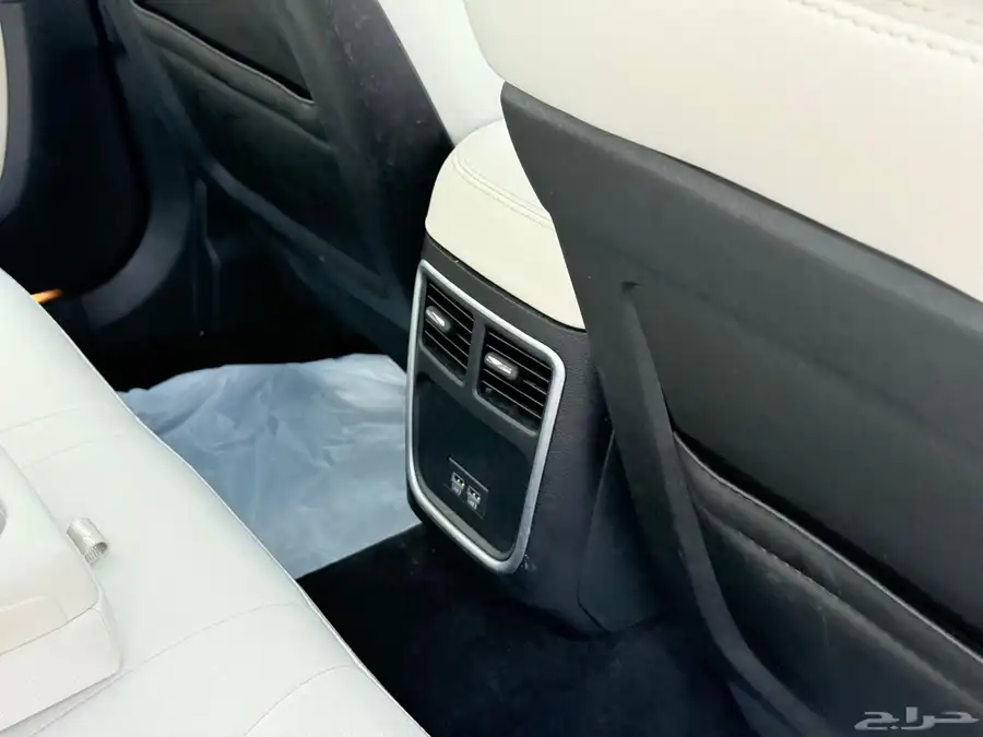 كرايزلر C300 2021 37