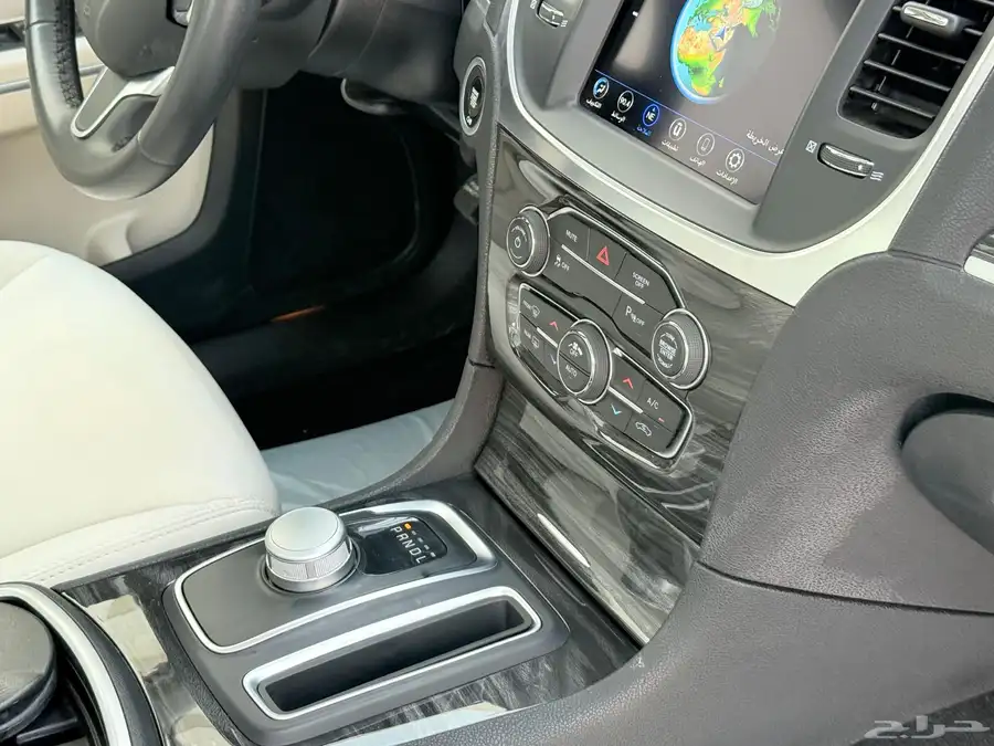 كرايزلر C300 2021 32