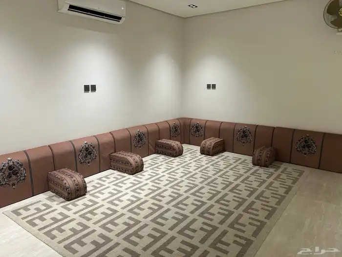 جلسة ارضيه وكنب للبيع 0