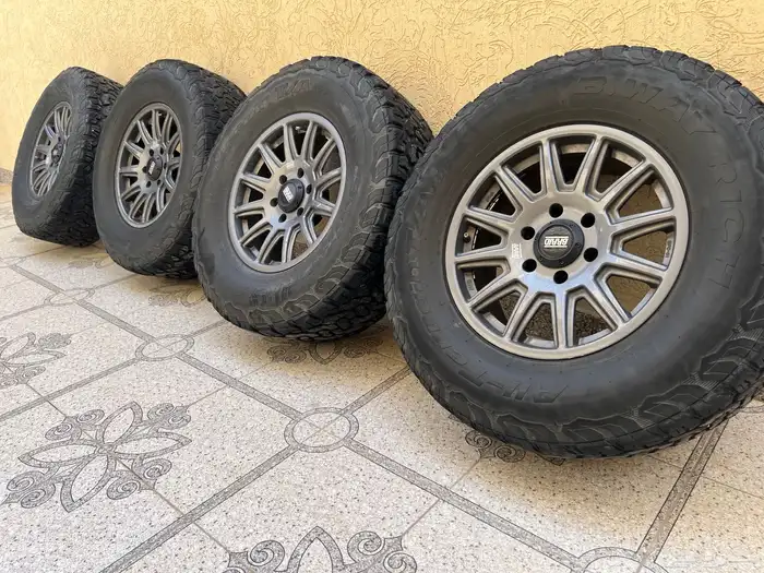كفرات مع جنوط برايد. 0
