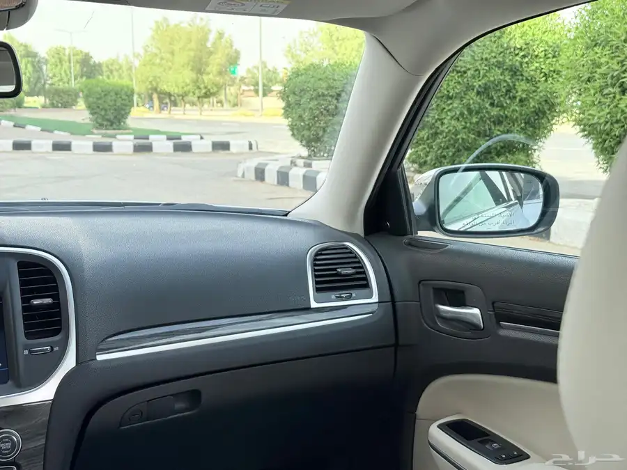 كرايزلر C300 2021 36
