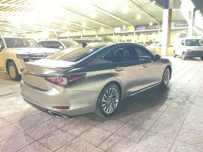لكزس ES 350 سعودي موديل 2024 مستخدم ماشي 26 9