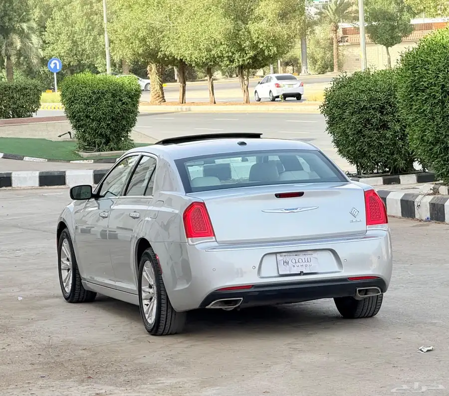 كرايزلر C300 2021 8