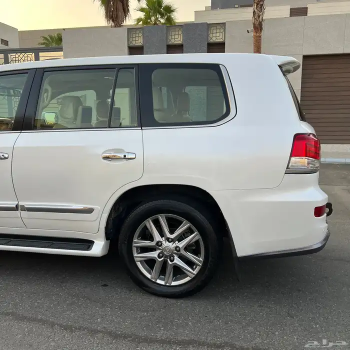 تم البيع الله يبارك للبائع والمشتري . 6