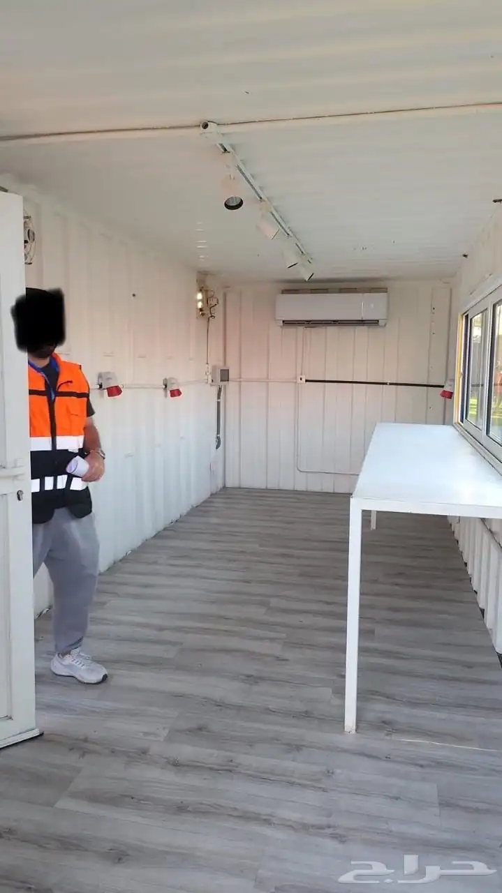FOOD TRUCK CONTAINER 1