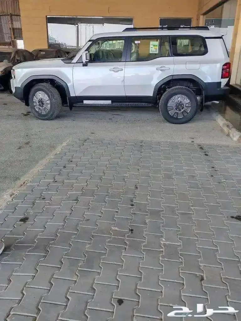 تويوتا برادو TXL3 بنزين 2025 متوفر بقسط 3100 لدى الحسن 1