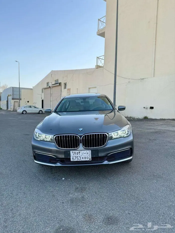 للبيع BMW 2017 مصينة صيانة شاملة ثاني مالك 33