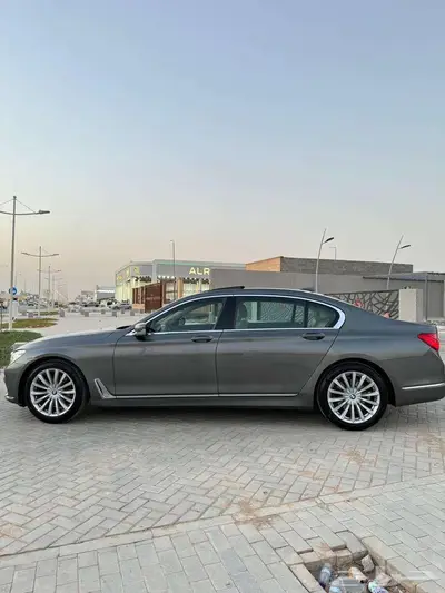 للبيع BMW 2017 مصينة صيانة شاملة ثاني مالك 25
