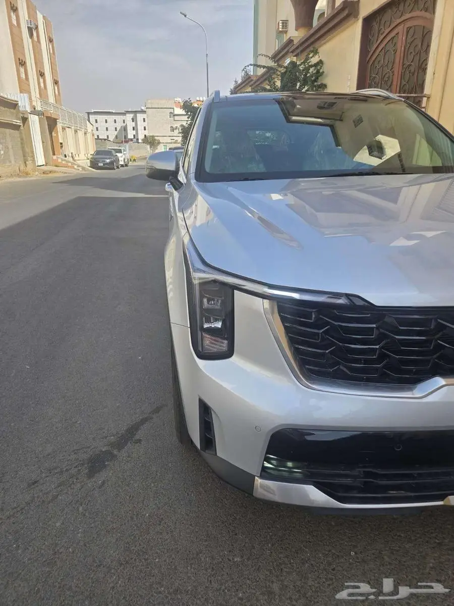 للتنازل جيب كيا سورنتو موديل 2024 شبه جديد 2