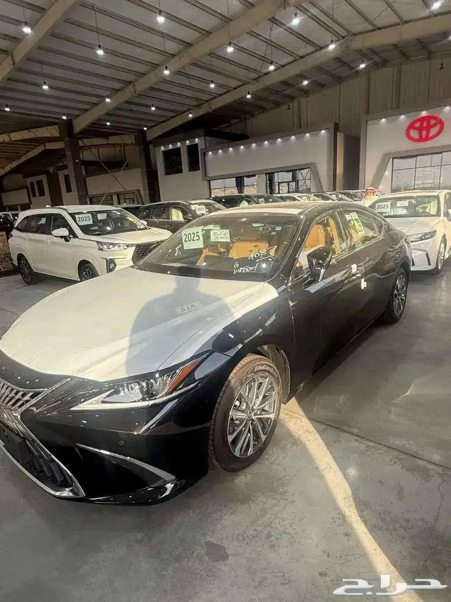 لكزس ES 300 AH هايبرد 2025 سعودى اسود 1