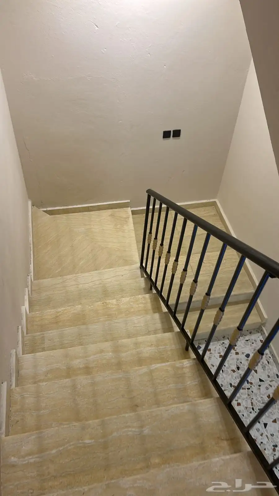 للبيع دور مساحته 300 21