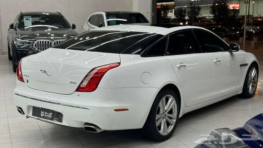 2013 جاكور XJ 5
