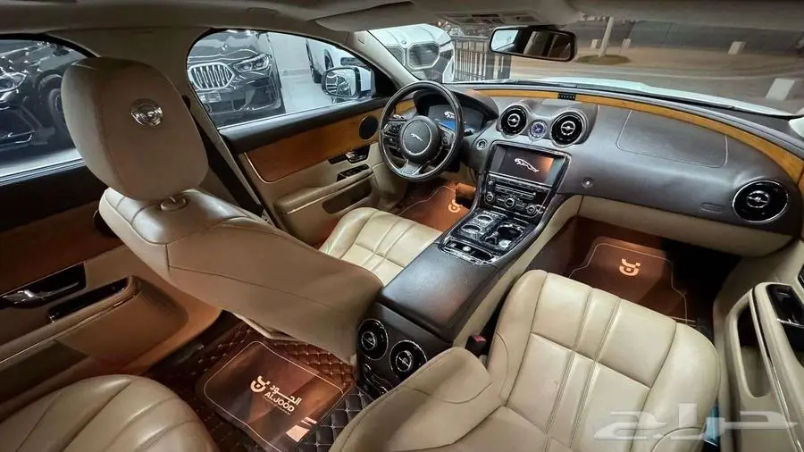 2013 جاكور XJ 10