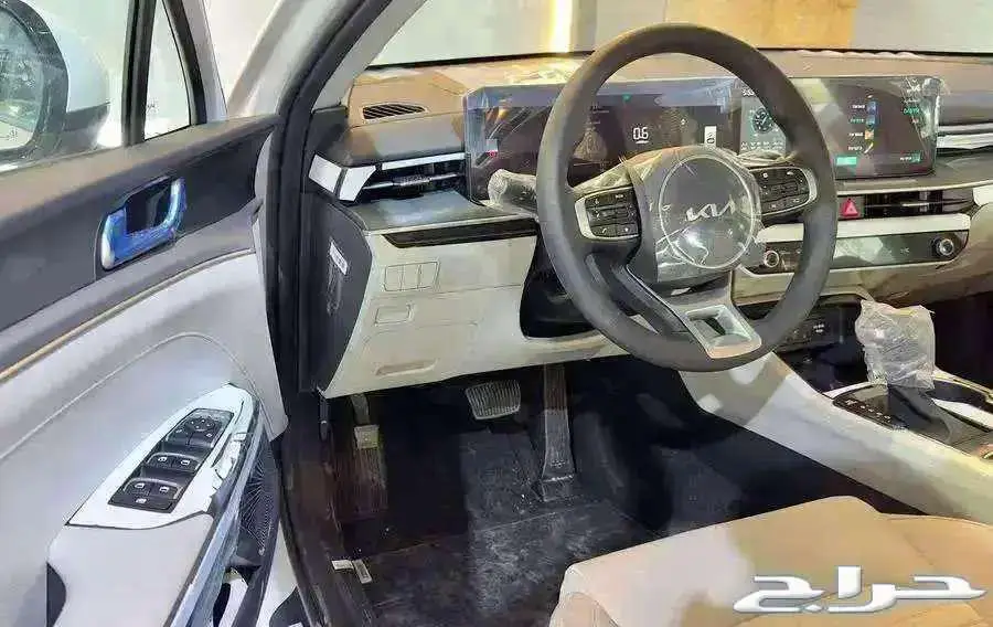 كيا K5 استاندر مطور 2025 10