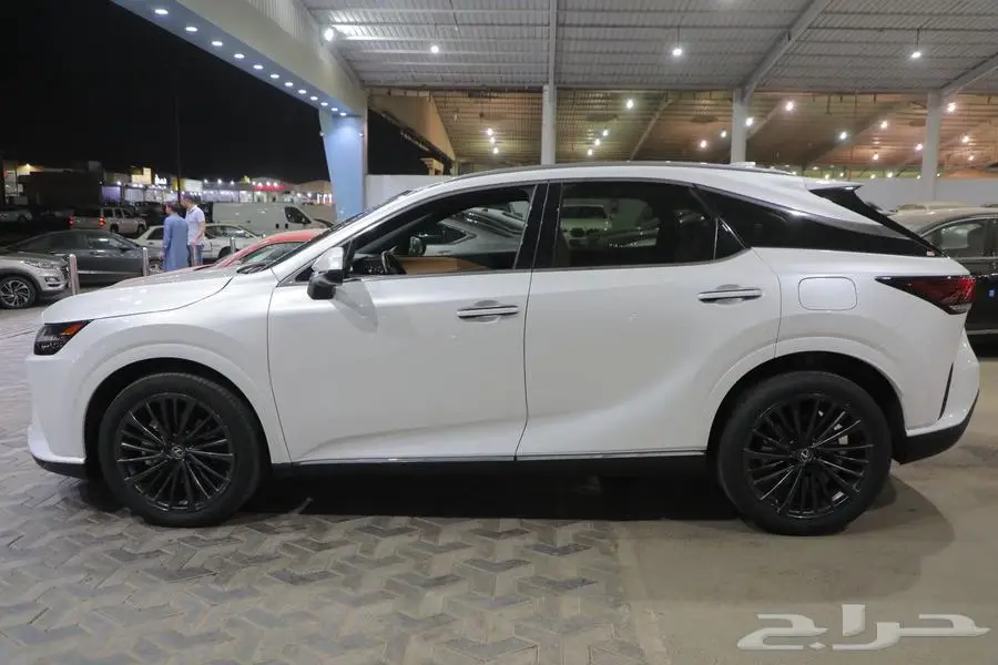 ليكزس RX 350 AA فتحة سقف جلد اربعة سلندر موديل 2024 3