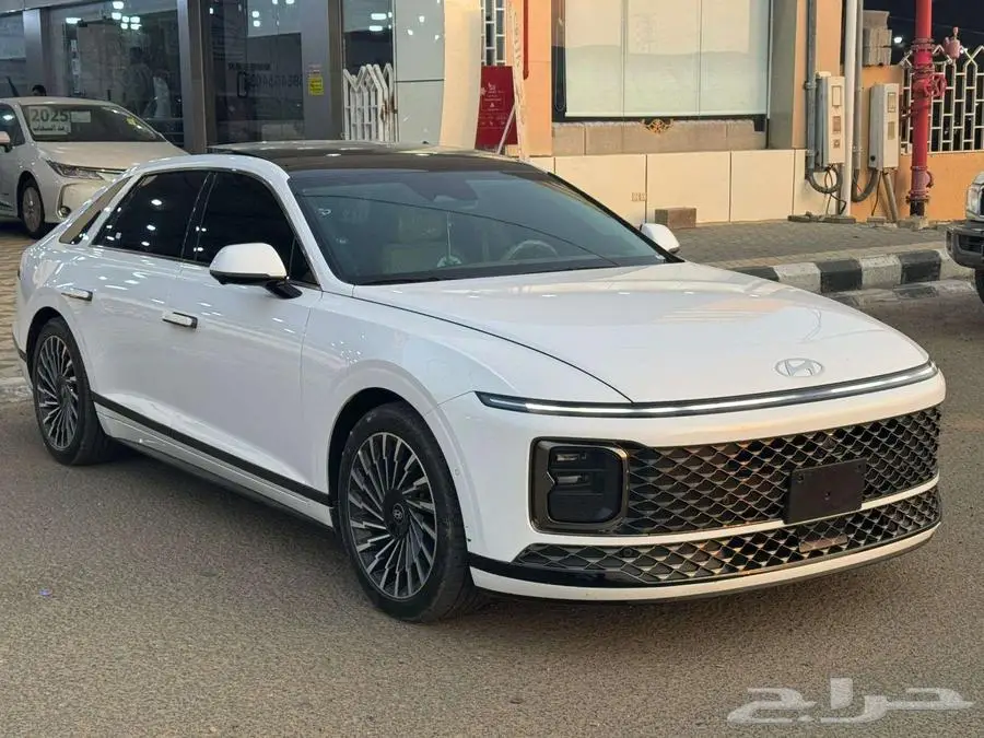 هيونداي ازيرا كاليجرافي 2025 1
