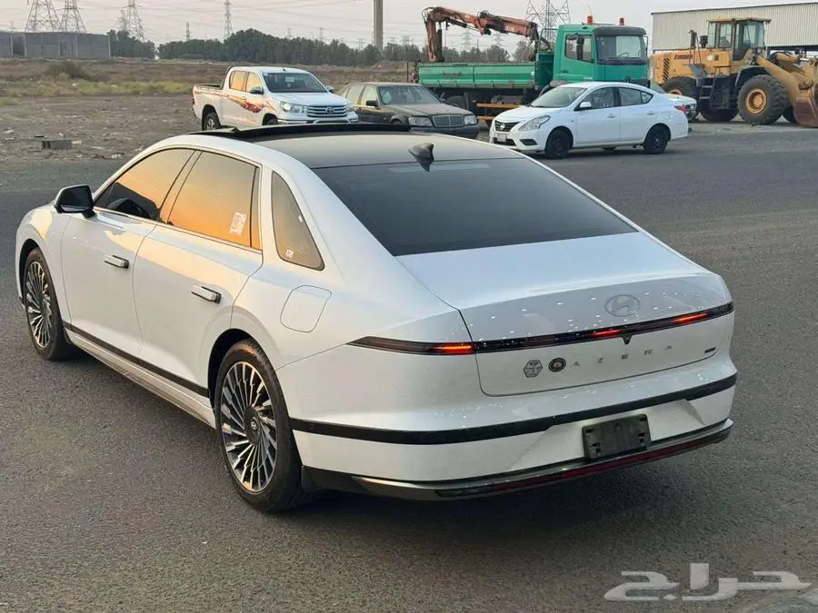هيونداي ازيرا كاليجرافي 2025 10