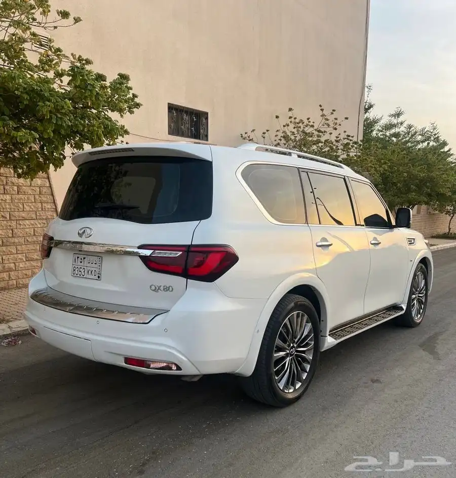 إنفينيتي QX80 2