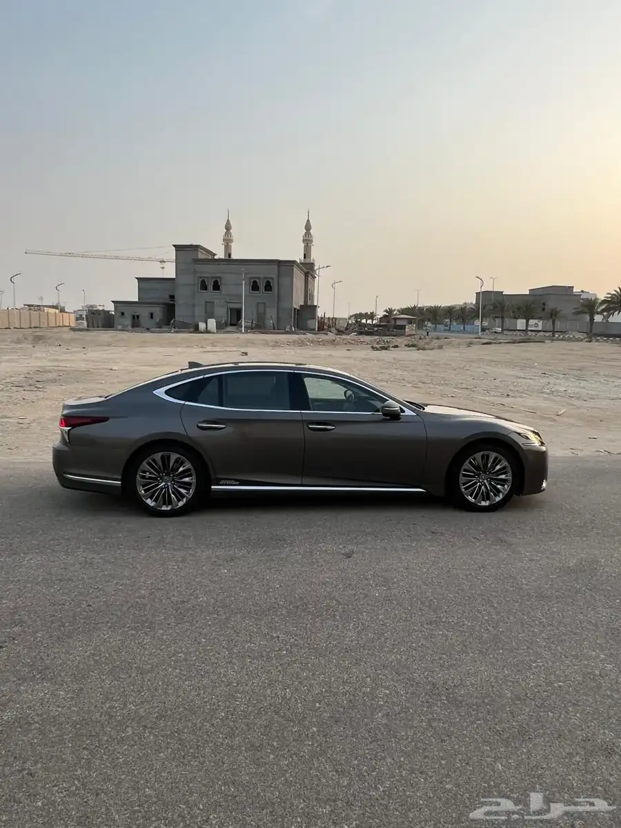 لكزس LS500h 0