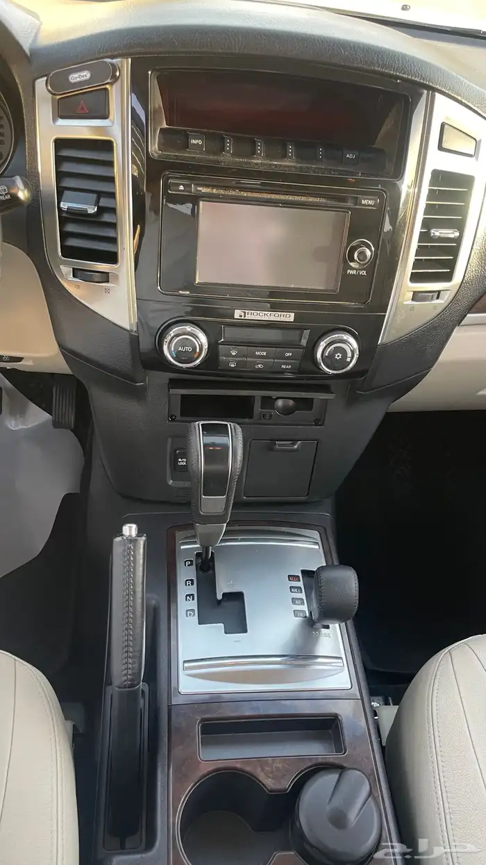 باجيرو 2016 مكينة كبيرة فل كامل 3.8 ( تم البيع ) 42