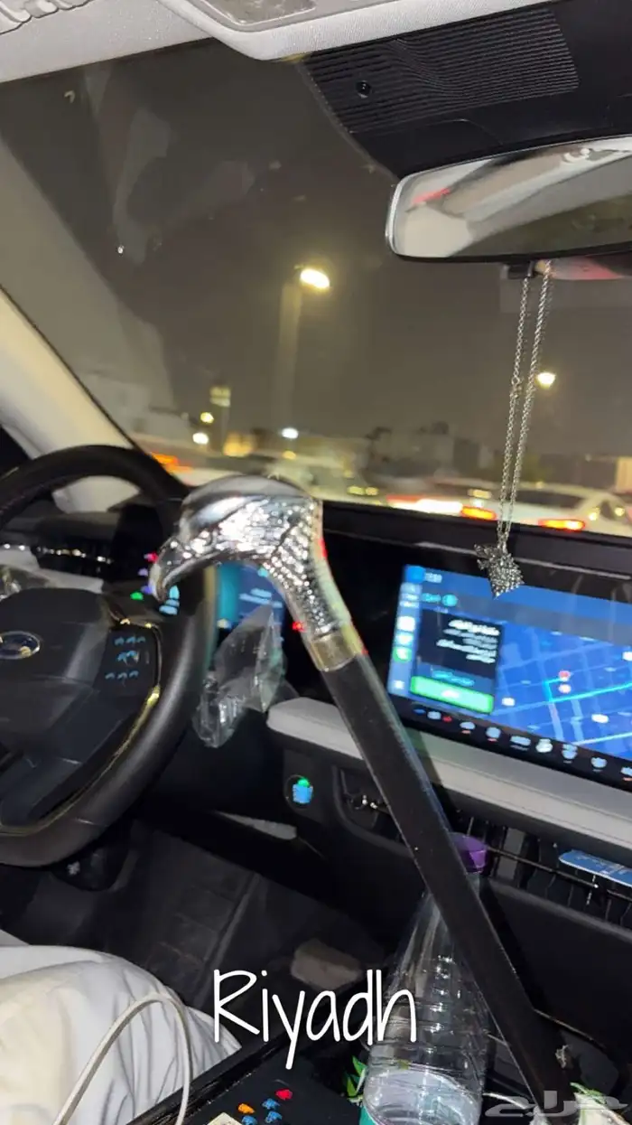 عصا على شكل صقر 0