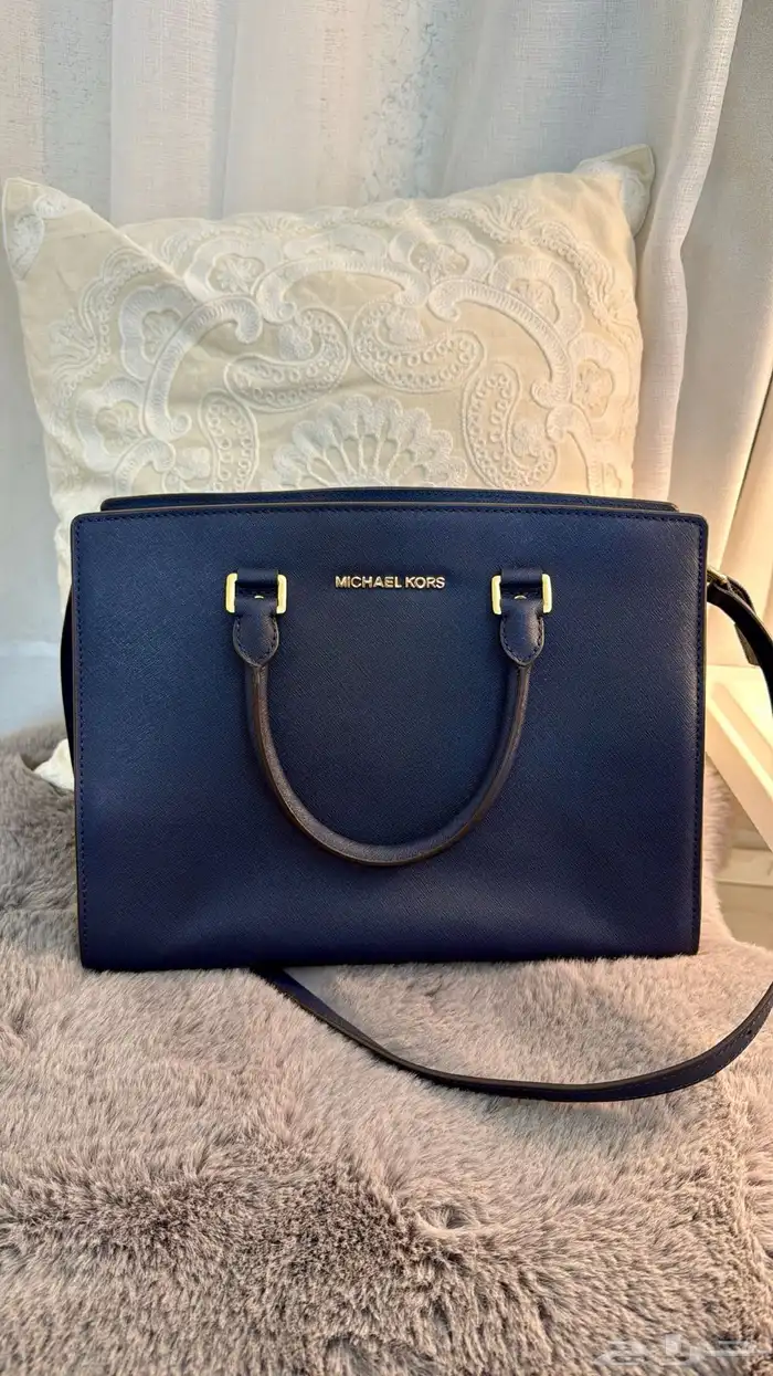 شنطة Michael Kors أصلية ومستعملة بحالة ممتازة 0