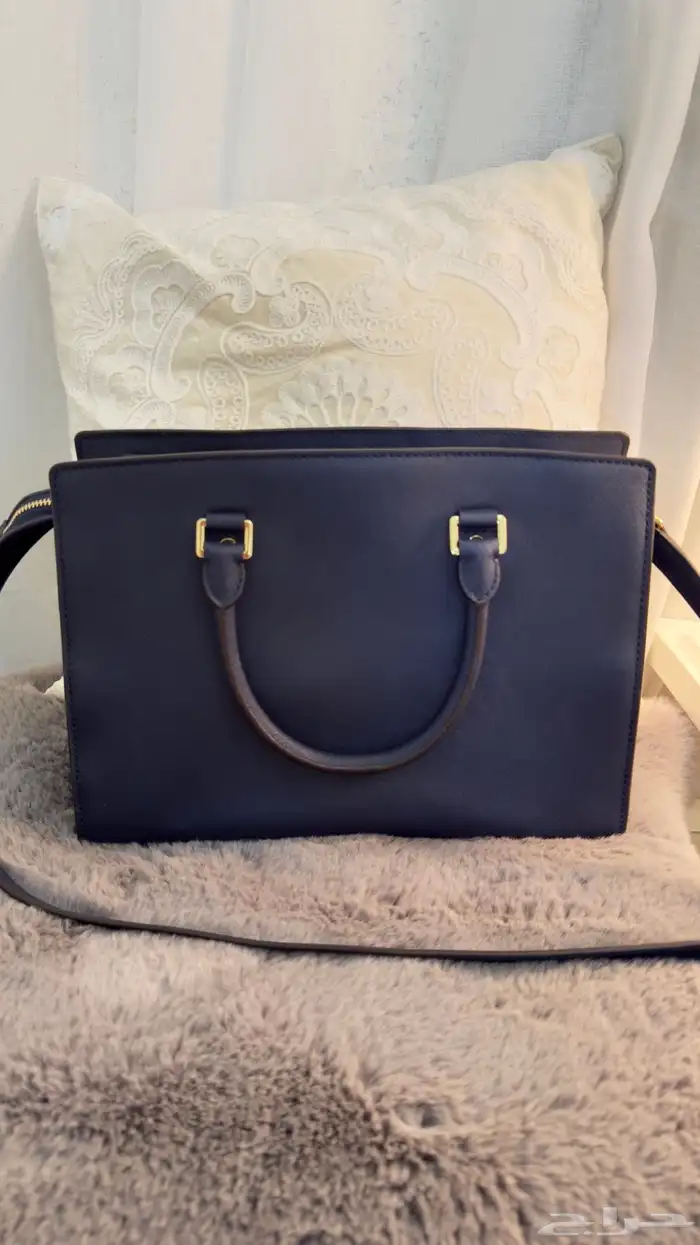 شنطة Michael Kors أصلية ومستعملة بحالة ممتازة 1