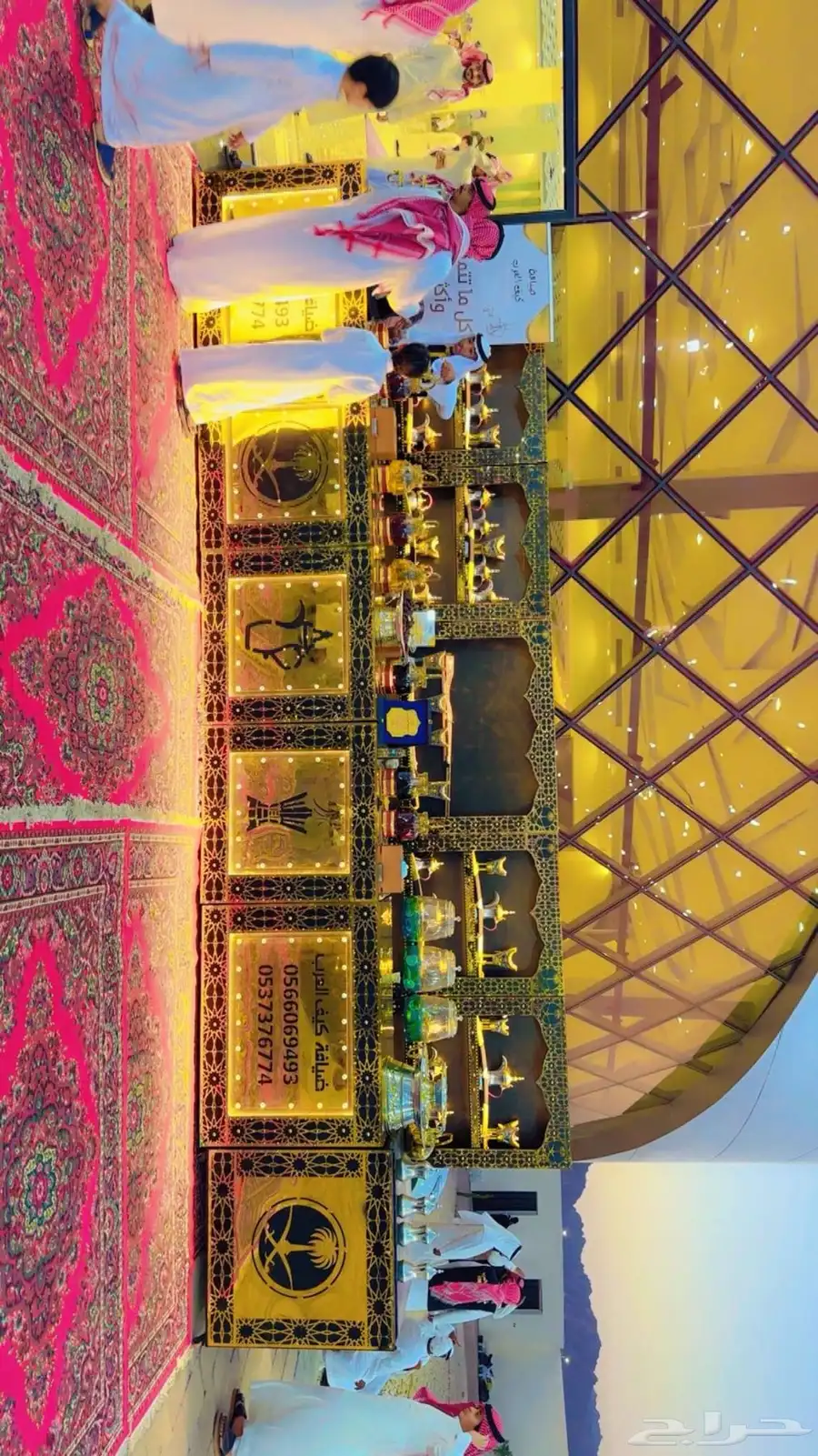 طاولة ضيافة استقبال رجال مع جميع جميع الخدمات 0