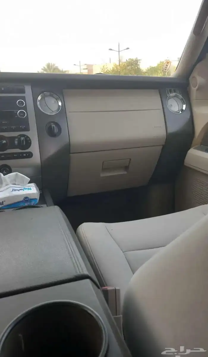 فورد اكسبيديشن 2012 XLT على الشرط 17